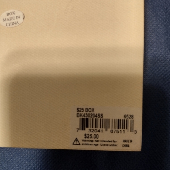 Cross Necklace and stud earrings - Picture 3 of 3